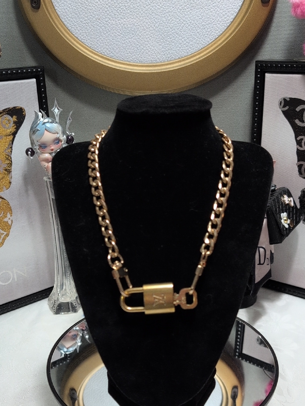 Louis Vuitton Lock And Key   #323 On Bold Brass Chain💥💥l
